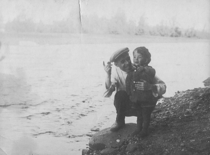 С отцом, 1936 год