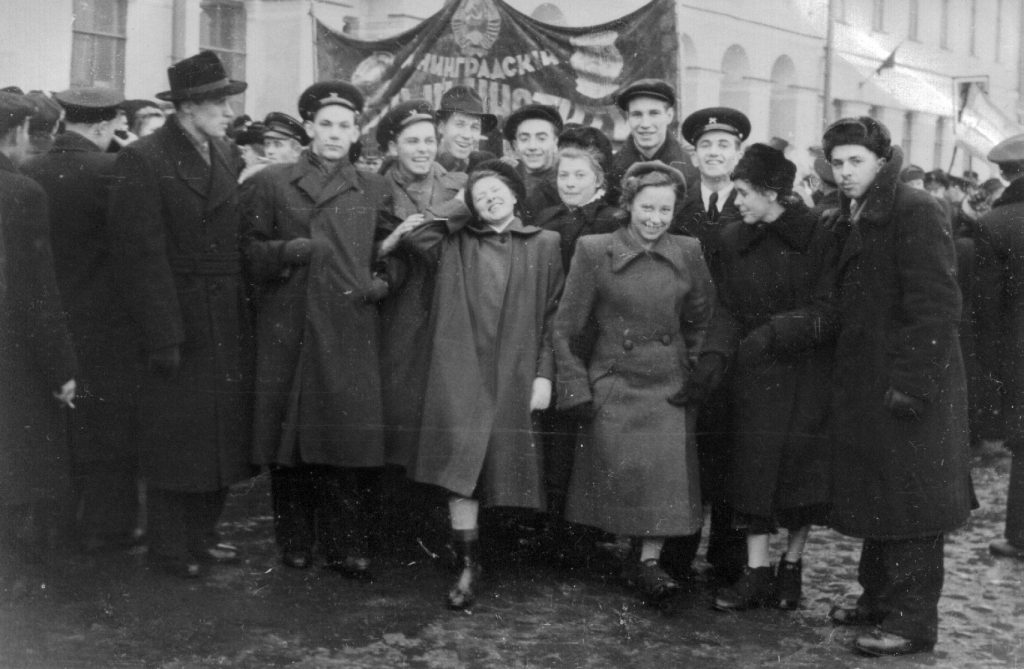 На демонстрации 07.11.1952, Ленинград, второй курс