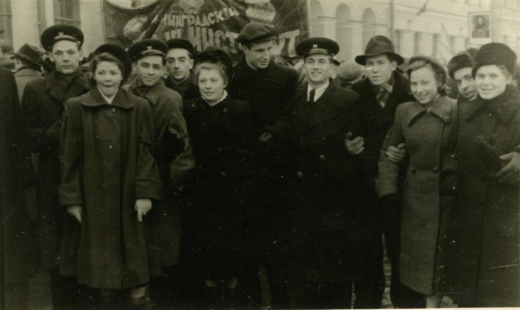 Александр Городницкий на демострации, Ленинград, 1953 год