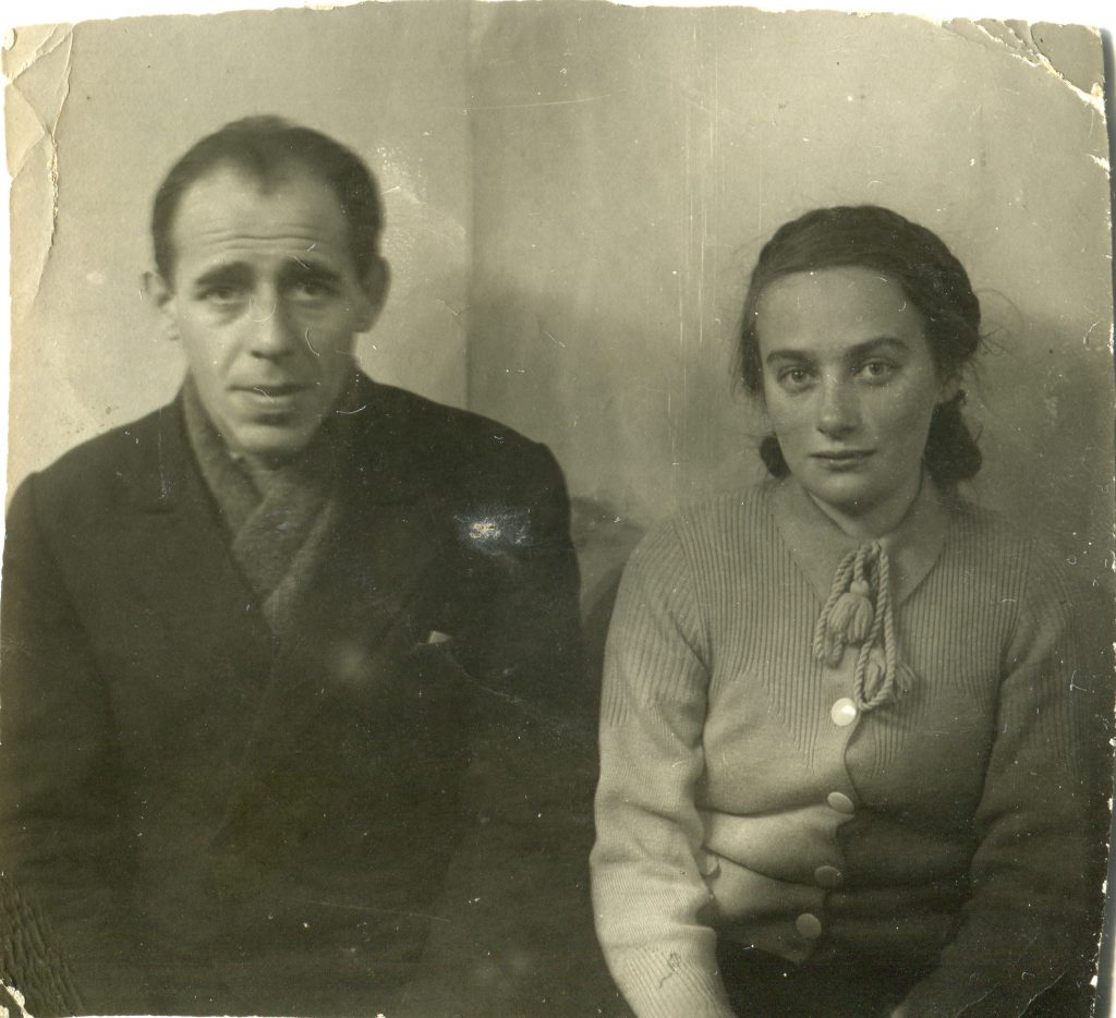 М.А. Городницкий с двоюродной сестрой Мурой, 1945 год