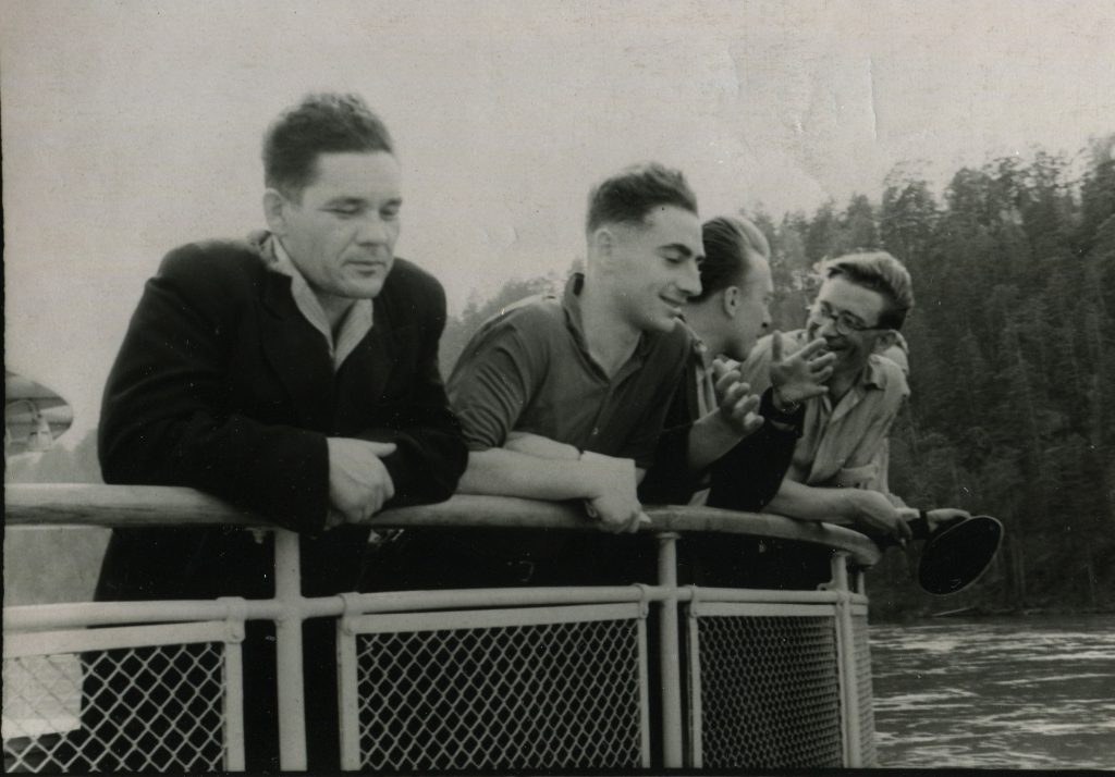 Александр Городницкий на Енисее, 1957 год