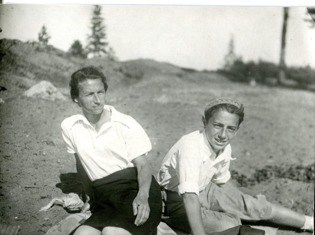 С мамой, ориентировочно 1946 год