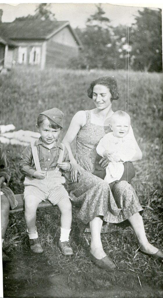 С мамой, 1938 год