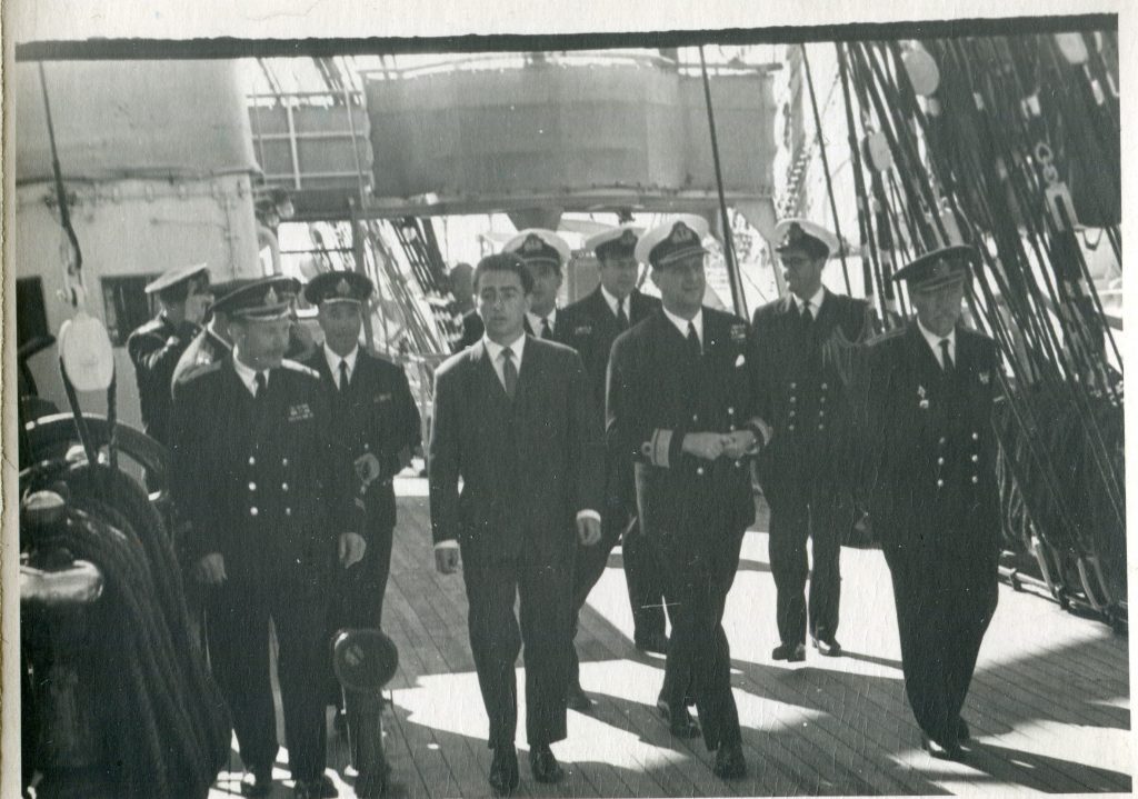 Прием командующего английской базой ВМФ адмирала Сэра Томаса Бэста на паруснике «Крузенштерн», Гибралтар, 1963