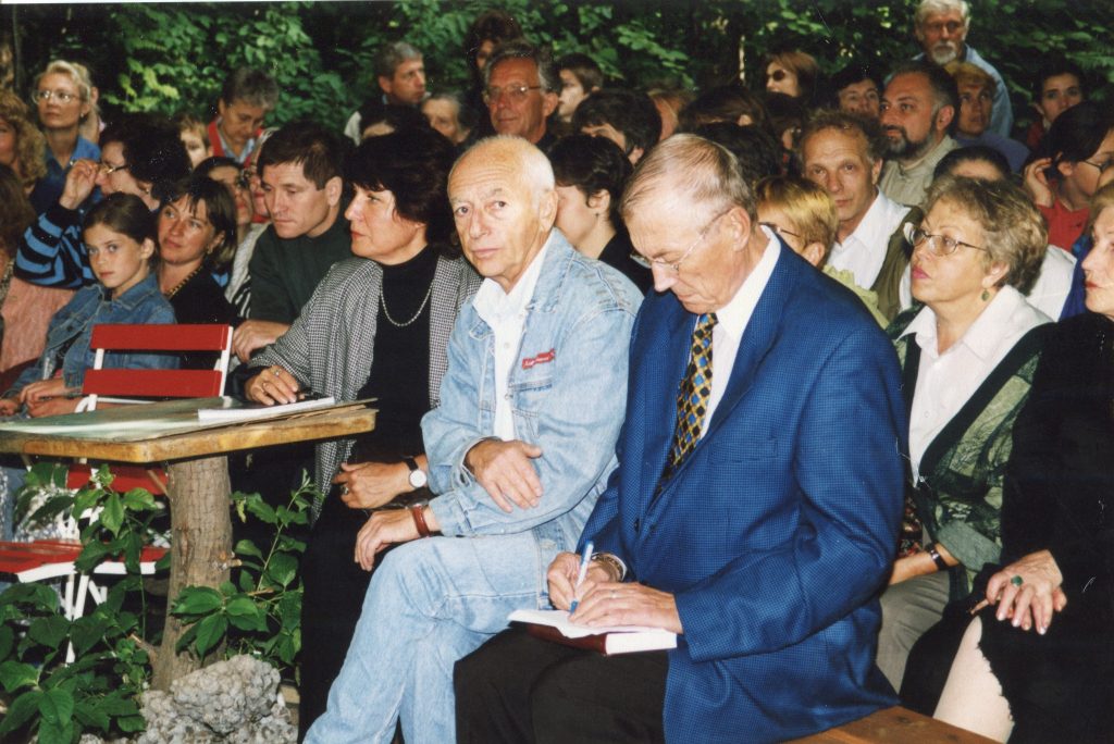 С Евгением Евтушенко в музее Булата Окуджавы, Переделкино, 09.05.1999