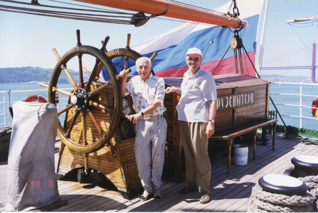 Александр Городницкий и Сергей Васильев на паруснике «Крузенштерн», 1998 год