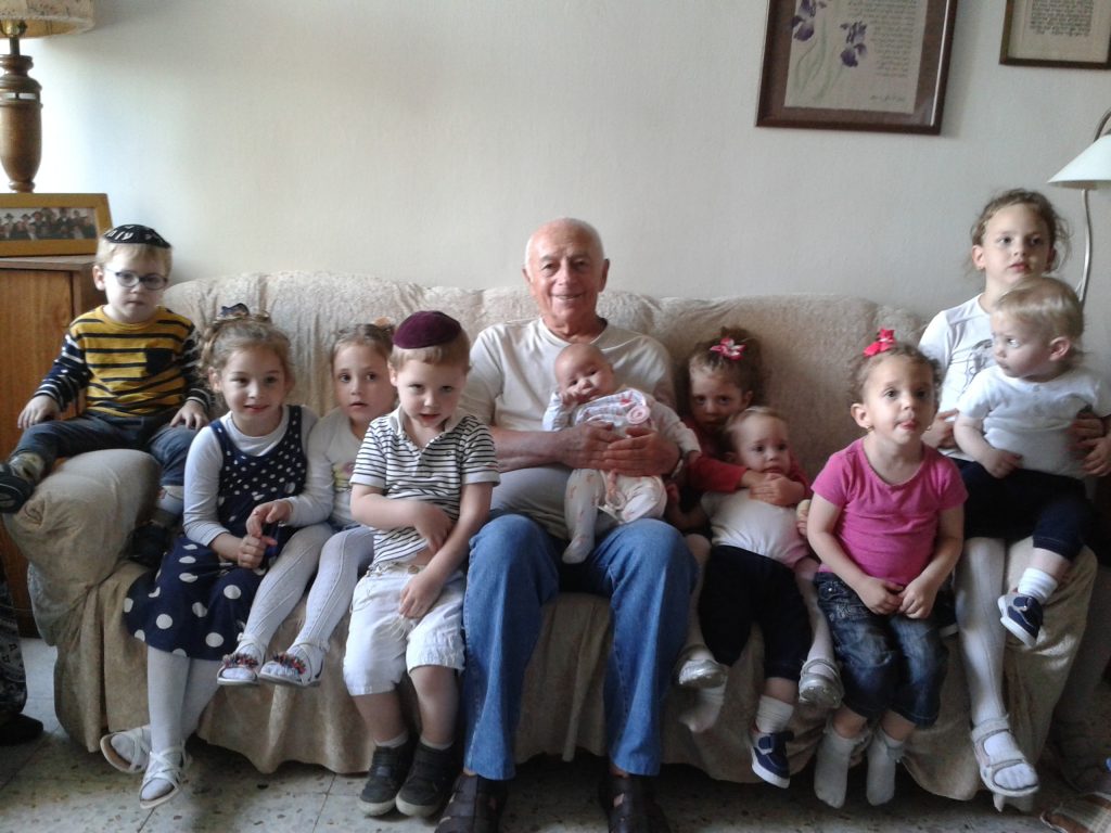 Александр Городницкий с правнуками, Израиль, 2015 год