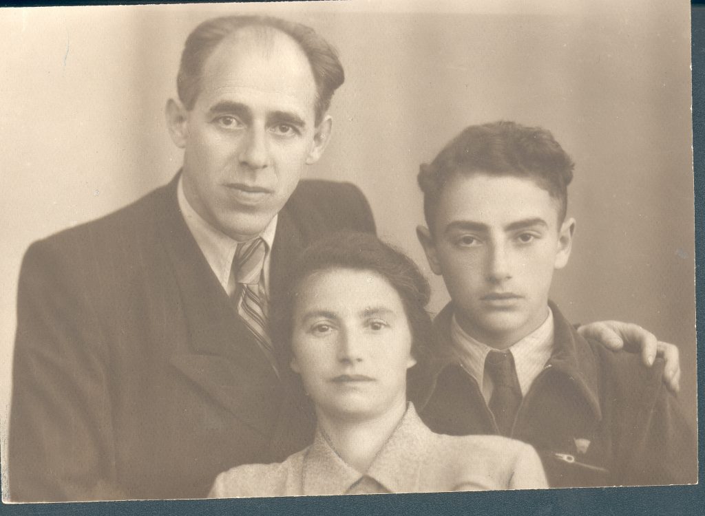С родителями, 1949 год