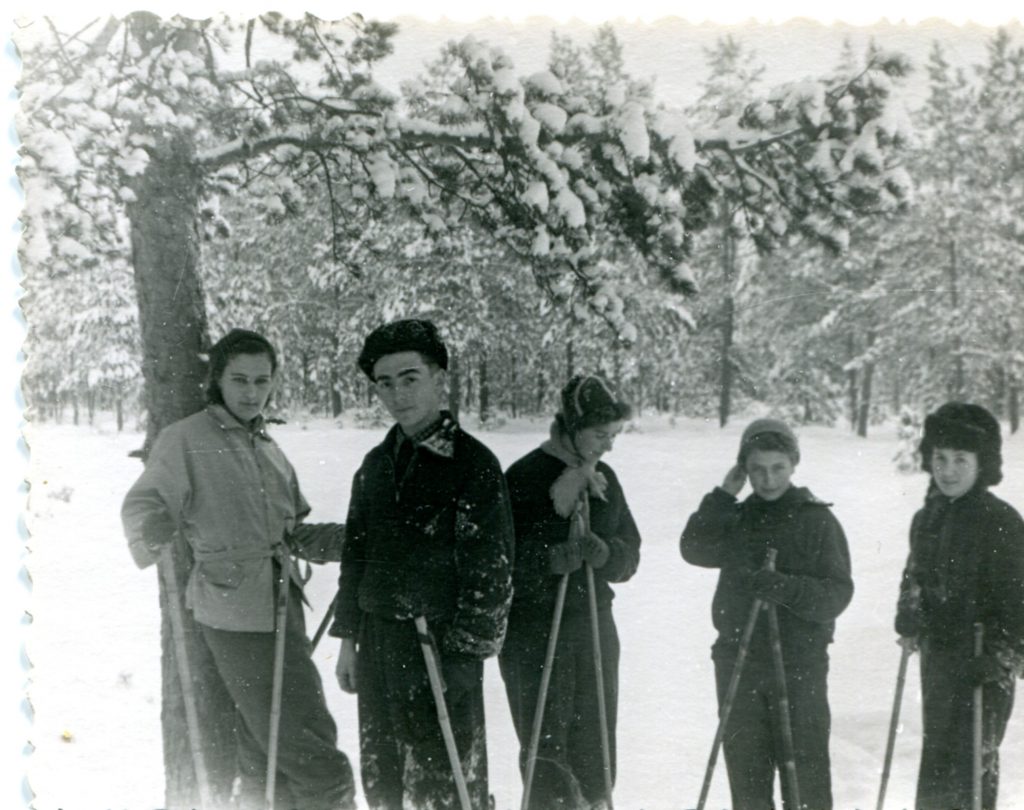 Александр Городницкий на лыжной прогулке, 1958 год