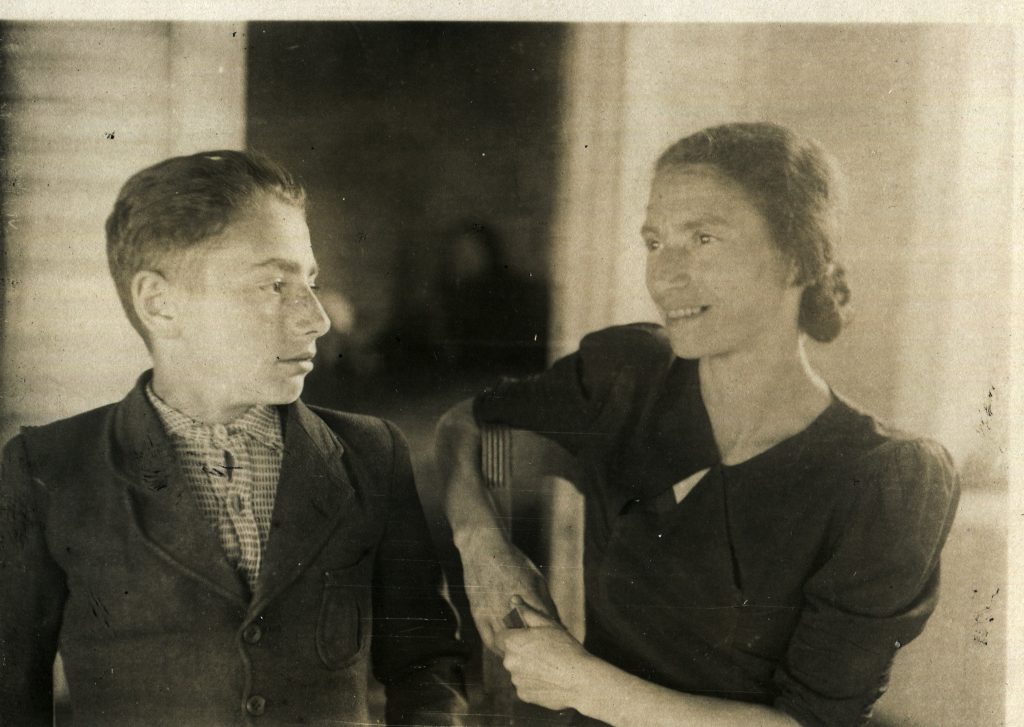 С мамой, 1946 год