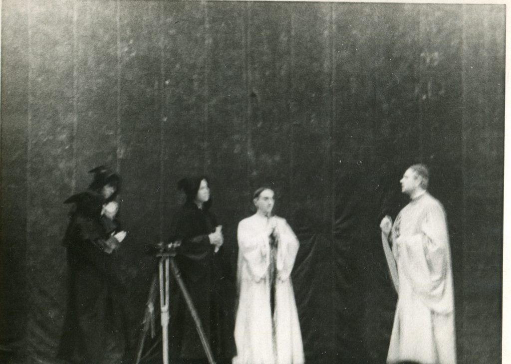 Александр Городницкий в факультетском спектакле ЛГИ, 1954 год