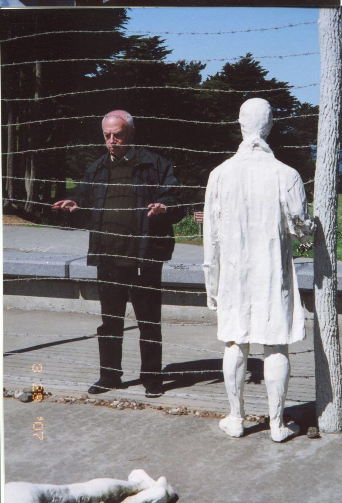 Александр Городницкий у мемориала жертвам холокоста, США, Сан-Франциско, 2007 год