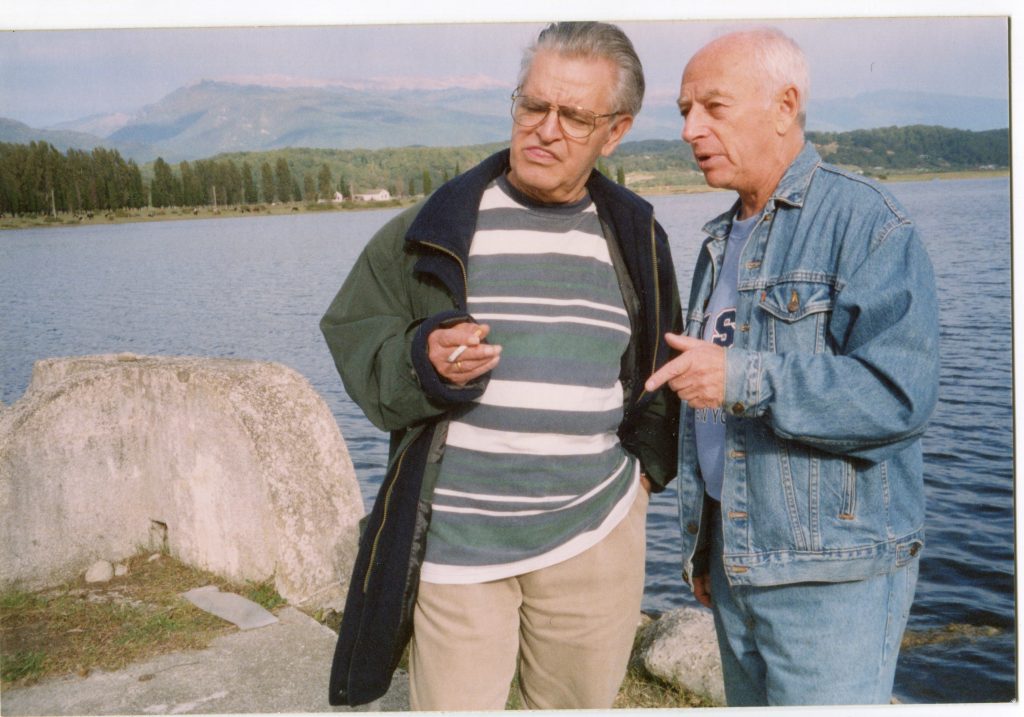 С Фазилем Искандером, Абхазия, 2003 год