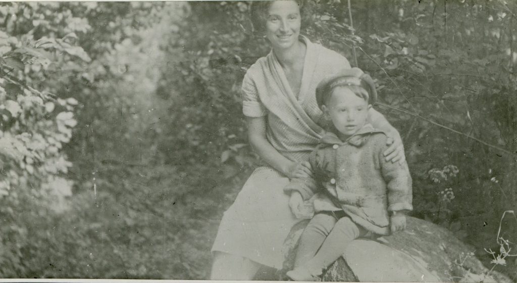 С мамой, 1936 год
