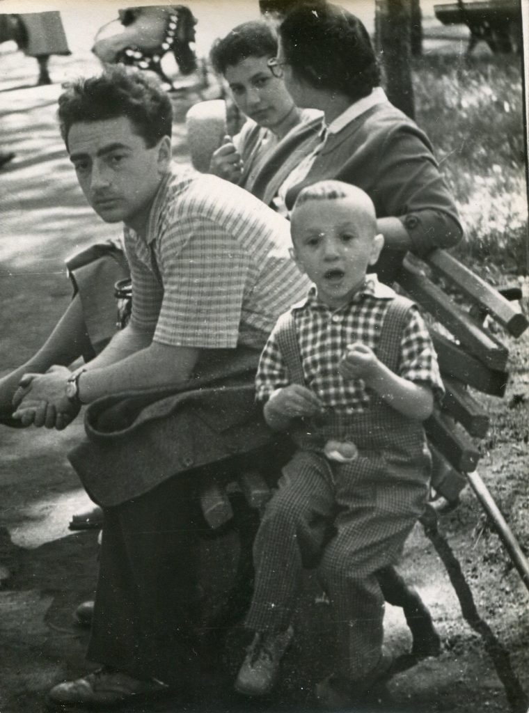 С мамой, женой и сыном, Ленинград, 1959 год