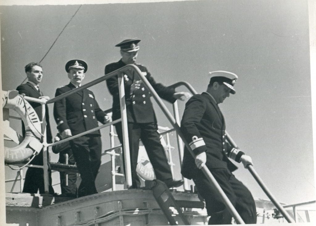 Прием командующего английской базой ВМФ адмирала Сэра Томаса Бэста на паруснике «Крузенштерн», Гибралтар, 1963