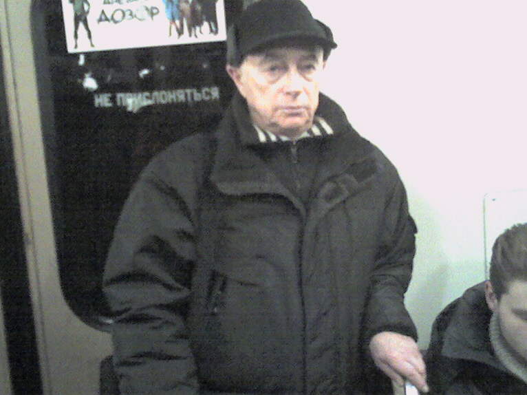 В метро. Москва, февраль 2006 года
